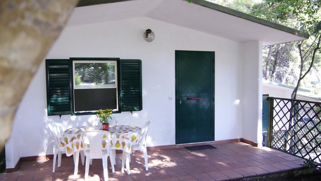 Camping Villaggio Internazionale San Menaio Room photo